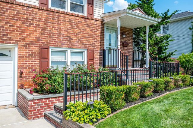 12 Dixon Drive, Woodbridge Proper, NJ 07095