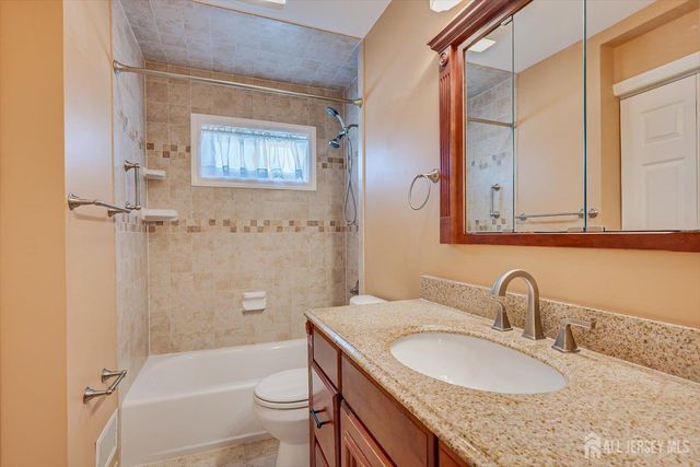 12 Dixon Drive, Woodbridge Proper, NJ 07095