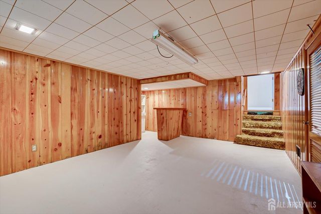 12 Dixon Drive, Woodbridge Proper, NJ 07095