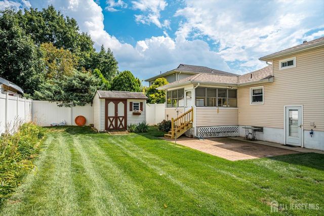 12 Dixon Drive, Woodbridge Proper, NJ 07095