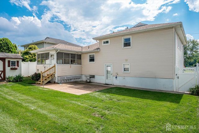 12 Dixon Drive, Woodbridge Proper, NJ 07095