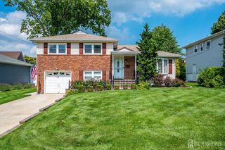 12 Dixon Drive, Woodbridge Proper, NJ 07095
