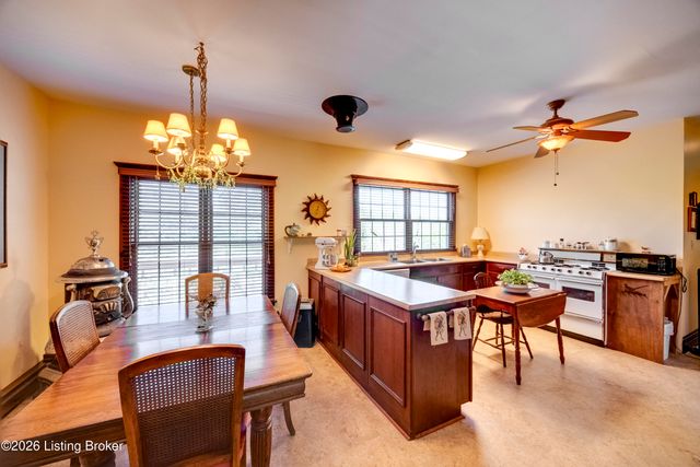 2305 Reuben Smith Rd, Loretto, KY 40037
