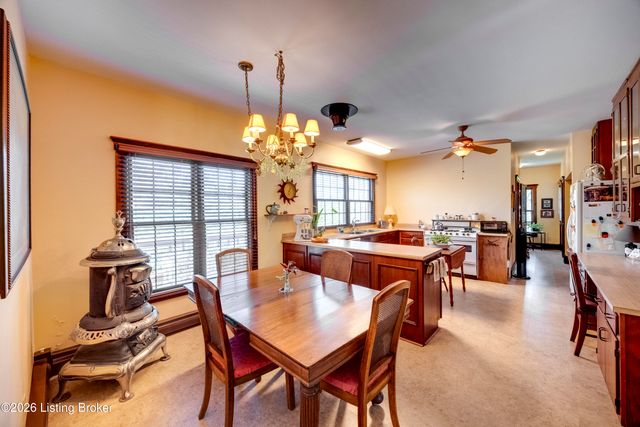 2305 Reuben Smith Rd, Loretto, KY 40037