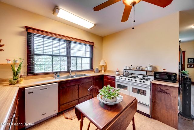 2305 Reuben Smith Rd, Loretto, KY 40037