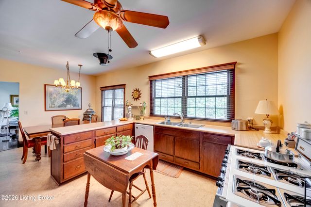 2305 Reuben Smith Rd, Loretto, KY 40037