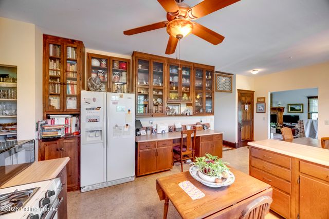 2305 Reuben Smith Rd, Loretto, KY 40037