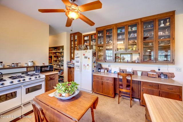 2305 Reuben Smith Rd, Loretto, KY 40037