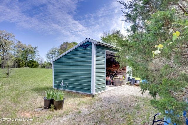 2305 Reuben Smith Rd, Loretto, KY 40037