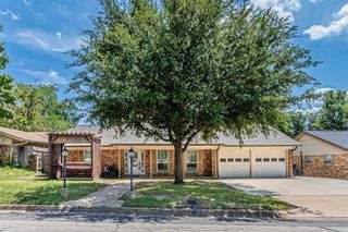 952 Charleston Drive, Bedford, TX 76022