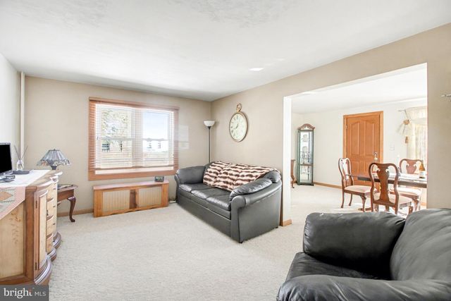 169 W WESTON PL, Shenandoah, PA 17976