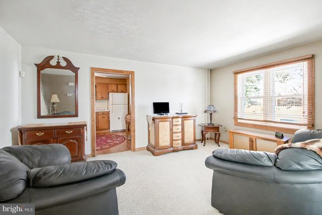 169 W WESTON PL, Shenandoah, PA 17976