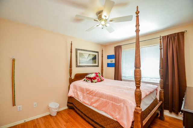 6039 Lark Haven Lane, Houston, TX 77085