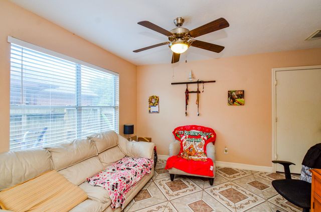 6039 Lark Haven Lane, Houston, TX 77085