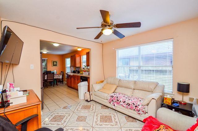 6039 Lark Haven Lane, Houston, TX 77085