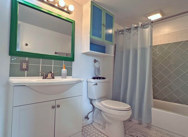 525 NE 27th Street, Wilton Manors, FL 33334