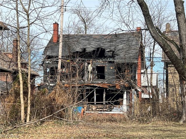 1822 Farmington Road, Cleveland, OH 44112