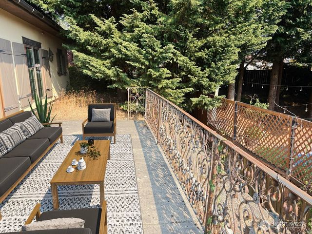 3307 NE 7th Street, Renton, WA 98056
