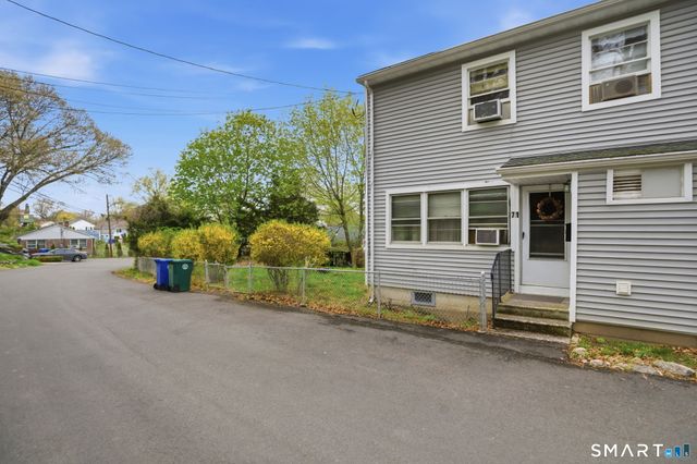 71 Cupheag Crescent, Stratford, CT 06614