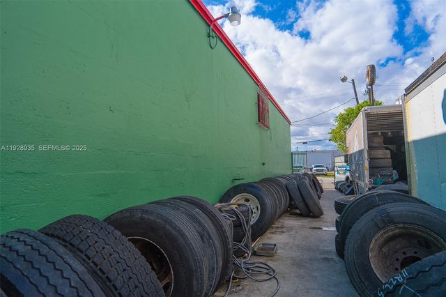 5201 NW 36th Ave, Miami, FL 33142