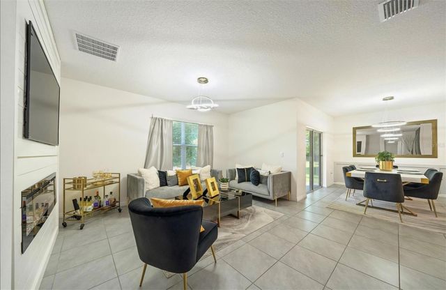 160 HICKORY COURSE LOOP, Ocala, FL 34472