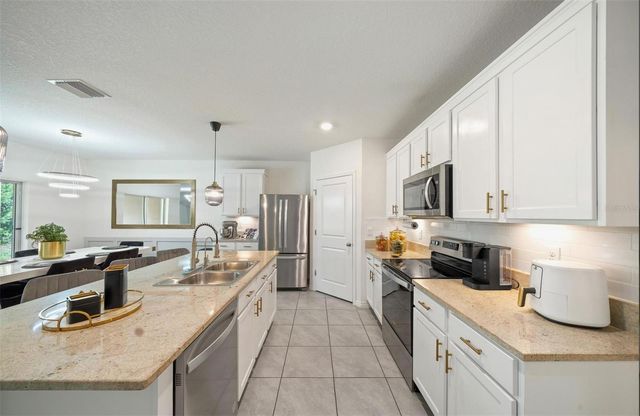 160 HICKORY COURSE LOOP, Ocala, FL 34472
