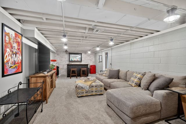 213 42nd Street, Des Moines, IA 50312