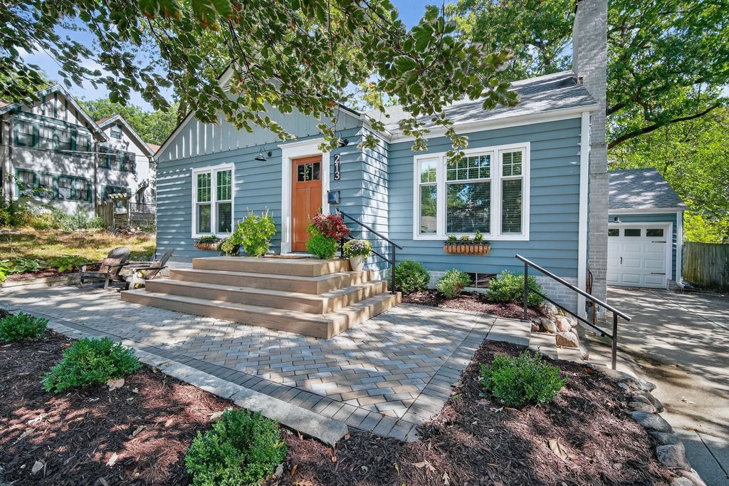 213 42nd Street, Des Moines, IA 50312