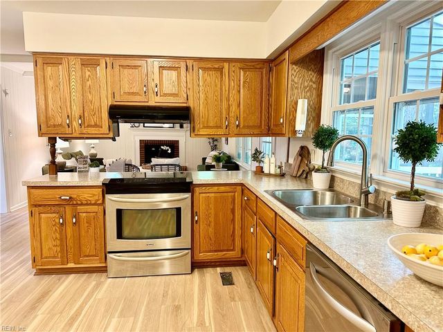 15 Willis CT, Poquoson, VA 23662