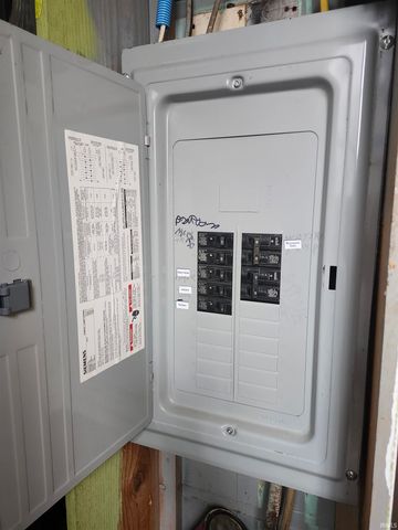 905 S 14 th Street, Goshen, IN 46526