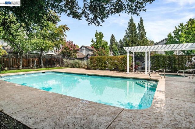 3861 Vine St, Pleasanton, CA 94566