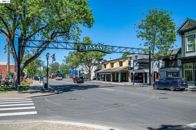 3861 Vine St, Pleasanton, CA 94566