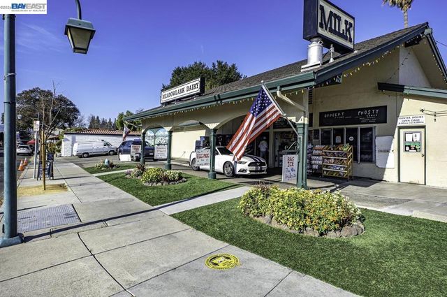 3861 Vine St, Pleasanton, CA 94566