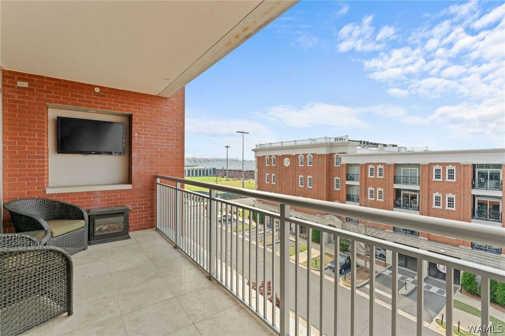 1018 Hackberry 302, Tuscaloosa, AL 35401