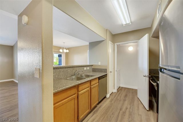 7255 SUNSET Road 2035, Las Vegas, NV 89113