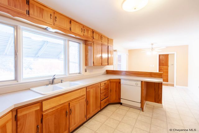 1518 HOT SPRINGS AVE, Cheyenne, WY 82001