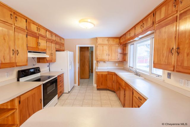 1518 HOT SPRINGS AVE, Cheyenne, WY 82001