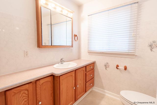 1518 HOT SPRINGS AVE, Cheyenne, WY 82001