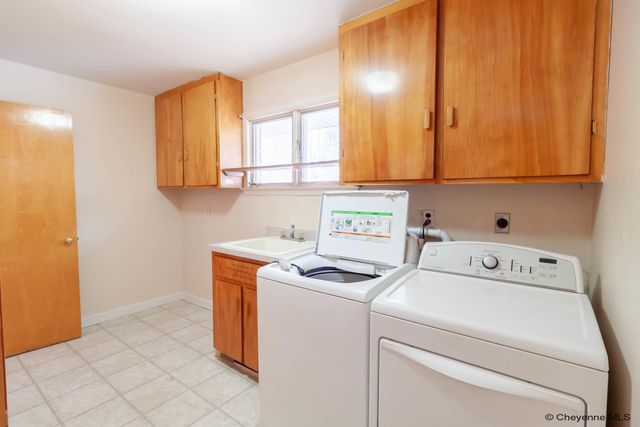 1518 HOT SPRINGS AVE, Cheyenne, WY 82001