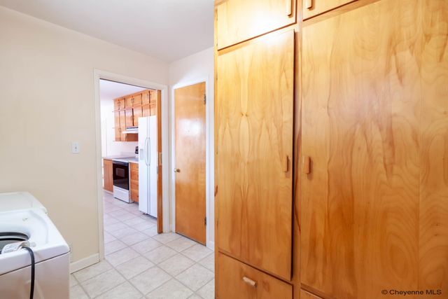 1518 HOT SPRINGS AVE, Cheyenne, WY 82001