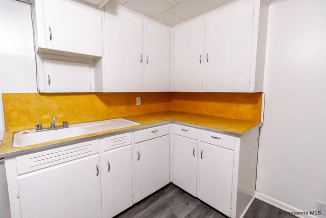 1518 HOT SPRINGS AVE, Cheyenne, WY 82001