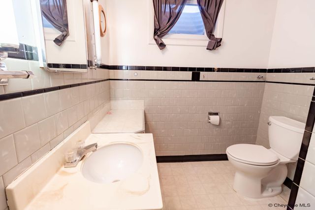 1518 HOT SPRINGS AVE, Cheyenne, WY 82001