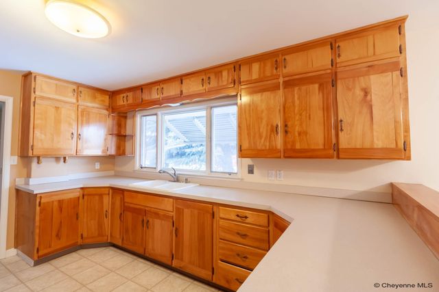 1518 HOT SPRINGS AVE, Cheyenne, WY 82001