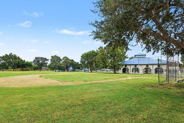 631 Bayview Drive, El Lago, TX 77586