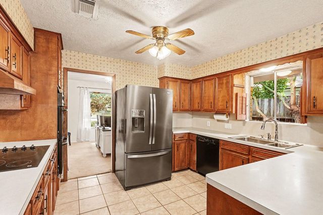 631 Bayview Drive, El Lago, TX 77586