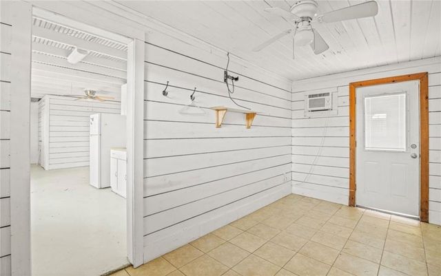 327 S Station St, Port Aransas, TX 78373