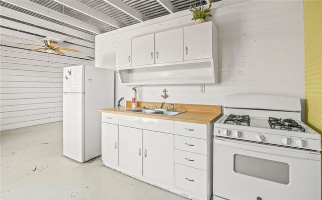 327 S Station St, Port Aransas, TX 78373