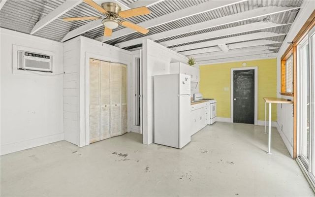 327 S Station St, Port Aransas, TX 78373