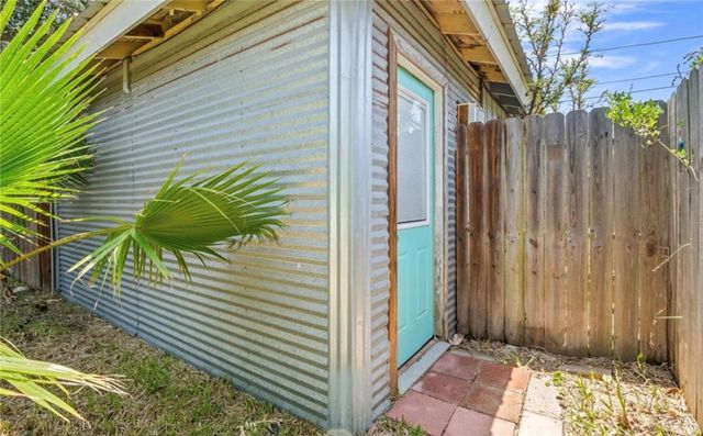 327 S Station St, Port Aransas, TX 78373