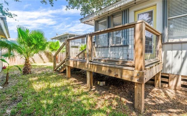 327 S Station St, Port Aransas, TX 78373